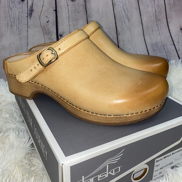 Dansko Shoes - NIB Dansko Leather Mule Clog